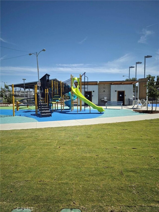 13325 Kornblum Ave, Hawthorne, CA 90250 - community play area with a yard