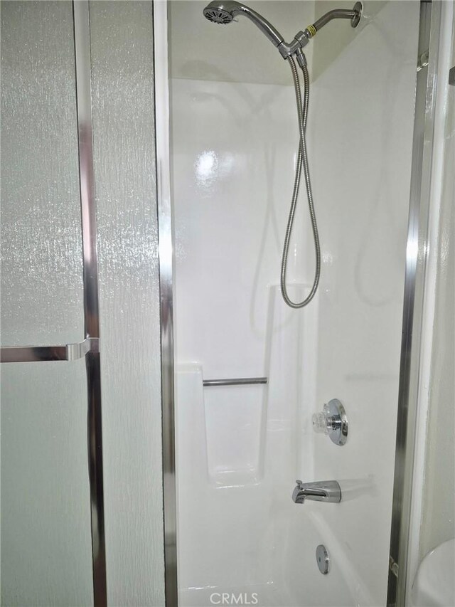 13325 Kornblum Ave, Hawthorne, CA 90250 - full bath with  shower combination