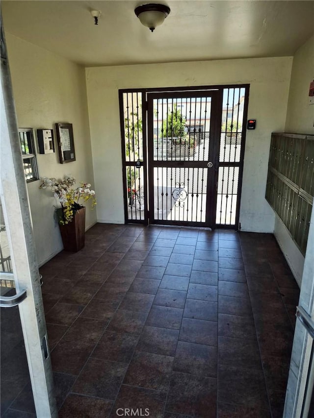 13325 Kornblum Ave, Hawthorne, CA 90250 - view of entryway