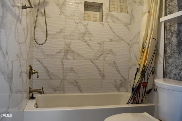 10149 Commerce Ave Unit 2, Tujunga, CA 91042 - full bathroom with toilet and shower / tub combo with curtain