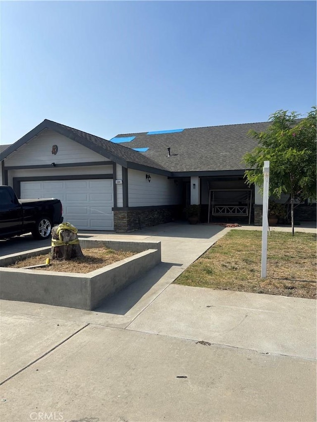 13841 Cobblestone Ct, Fontana, CA 92335 - ranch-style house featuring an attached garage and driveway