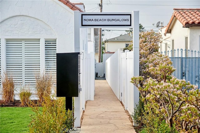 728 Euclid St, Santa Monica, CA 90402 - entrance to property with a tiled roof and stucco siding