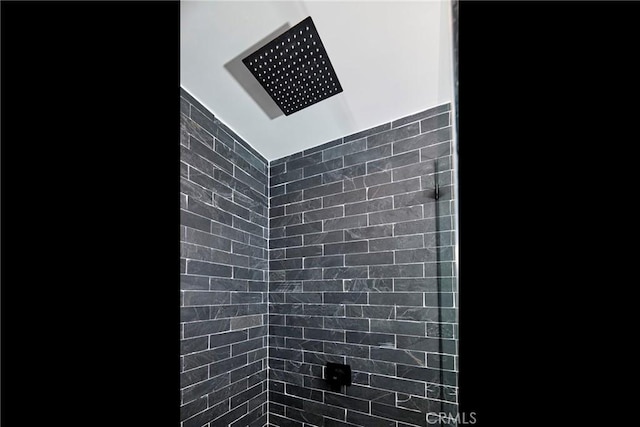 728 Euclid St, Santa Monica, CA 90402 - bathroom view of tiled shower