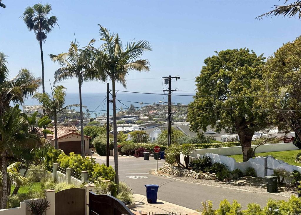 311 Corto, Solana Beach, CA 92075 - view of property's community