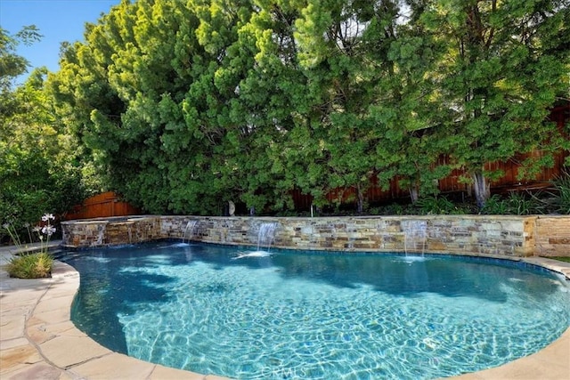 11 Dapplegray Ln, Rolling Hills Estates, CA 90274 - swimming pool with a fenced backyard