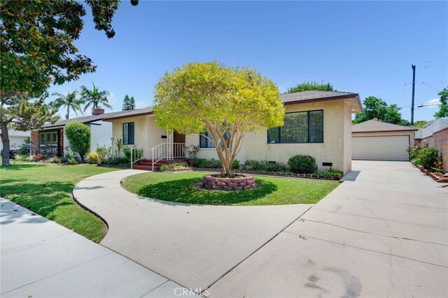 5856 E Scrivener St, Long Beach, CA 90808 - ranch-style house featuring an outdoor structure, a front yard, a detached garage, and stucco siding