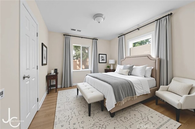 531 7th, Bakersfield, CA 93304 - bedroom featuring light wood finished floors and baseboards