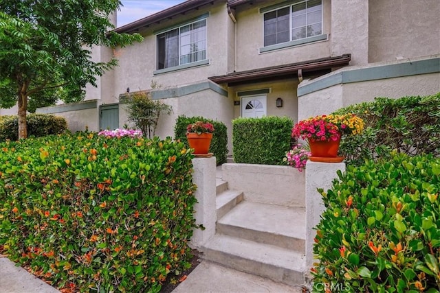 11 Exeter, Irvine, CA 92612 - entrance to property with stucco siding