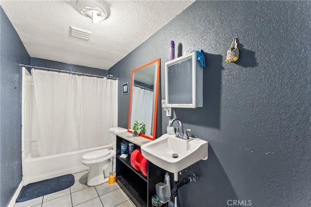 730 W 52nd Pl, Los Angeles, CA 90037 - bathroom featuring a textured wall, tile patterned floors, a textured ceiling, and shower / bath combo
