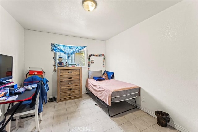 730 W 52nd Pl, Los Angeles, CA 90037 - bedroom with baseboards