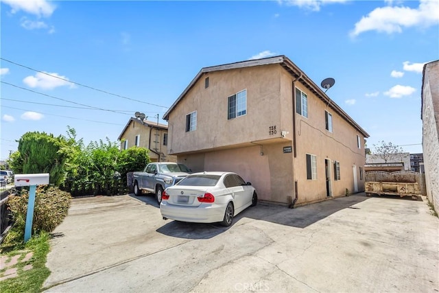 730 W 52nd Pl, Los Angeles, CA 90037 - view of home's exterior featuring stucco siding and driveway