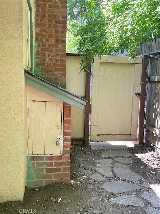 1220 Bidwell Ave, Chico, CA 95926 - entrance to property featuring stucco siding