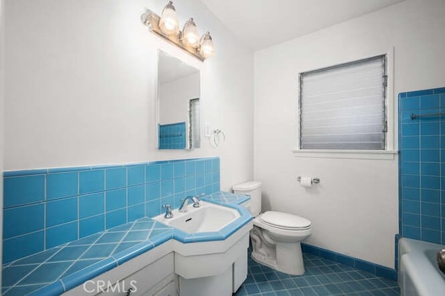 338 Prospect Ave, Long Beach, CA 90814 - full bathroom with vanity and tile patterned floors