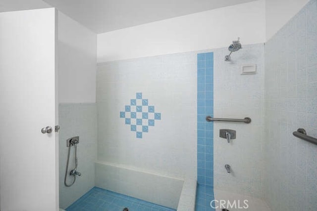 338 Prospect Ave, Long Beach, CA 90814 - full bath with a tile shower