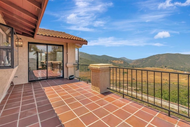 2702 Country Club Dr, Escondido, CA 92029 - patio / terrace with a mountain view