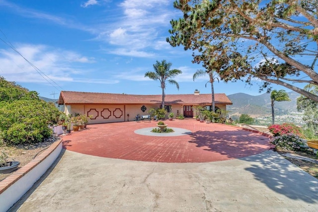 2702 Country Club Dr, Escondido, CA 92029 - ranch-style house featuring curved driveway, a mountain view, stucco siding, and a chimney