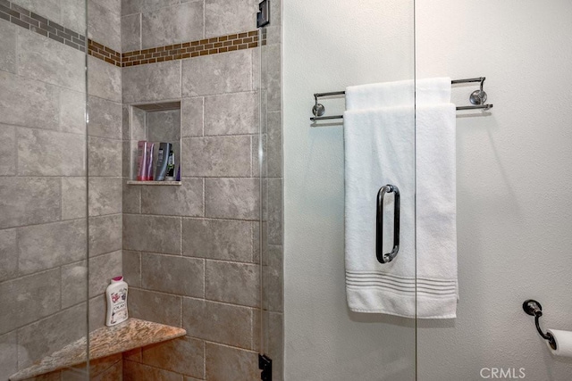 27817 Wakefield Rd, Castaic, CA 91384 - bathroom featuring tiled shower