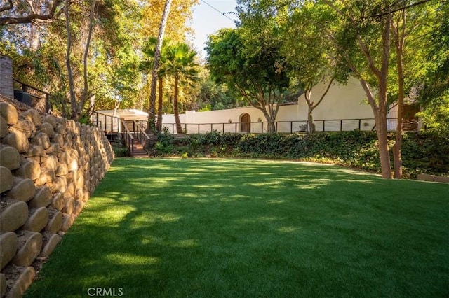 3183 N Laurel Canyon Blvd, Studio City, CA 91604 - view of yard