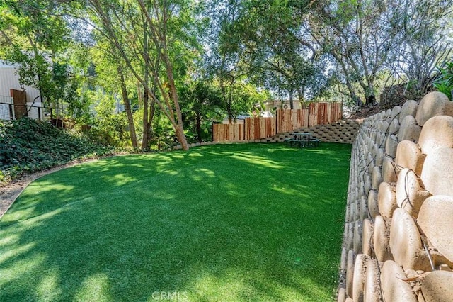3183 N Laurel Canyon Blvd, Studio City, CA 91604 - view of yard