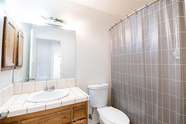 9018 Buckthorn Ave, Hesperia, CA 92345 - full bath with vanity and a shower with curtain