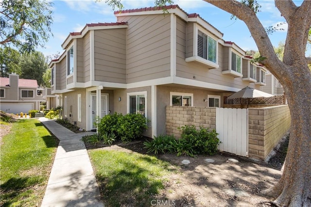 31319 The Old Rd Unit A, Castaic, CA 91384 - multi unit property featuring stucco siding