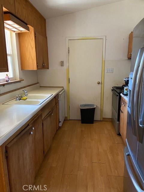 7 Westwood Way, Oroville, CA 95966 - kitchen featuring stainless steel refrigerator with ice dispenser, range, white dishwasher, light countertops, and light wood-type flooring