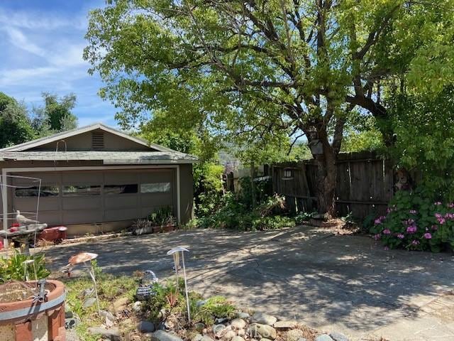 7 Westwood Way, Oroville, CA 95966 - view of yard with a garage