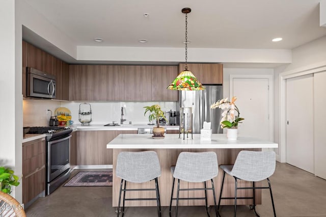 482 S Arroyo Pkwy Unit 405, Pasadena, CA 91105 - kitchen featuring stainless steel appliances, modern cabinets, finished concrete floors, and recessed lighting
