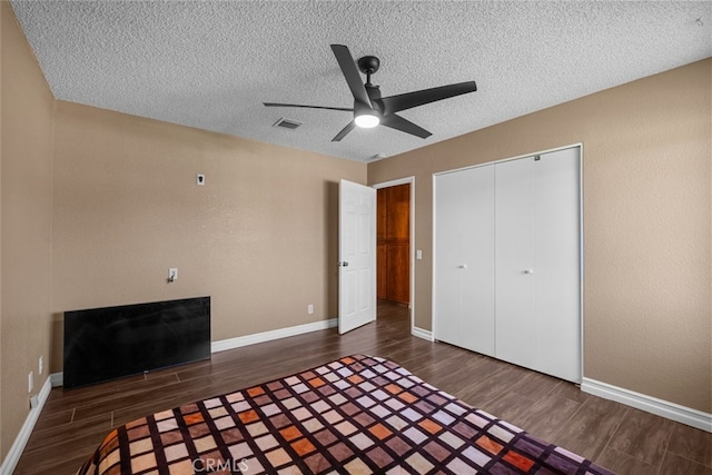 44112 Precise St, Lancaster, CA 93536 - unfurnished bedroom featuring dark wood-type flooring, a textured ceiling, a closet, and ceiling fan