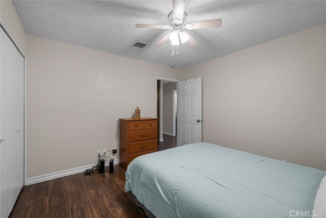 44112 Precise St, Lancaster, CA 93536 - bedroom with wood finished floors, a closet, a textured ceiling, and a ceiling fan