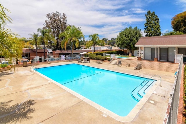 4540 Maple Ave Unit 153, La Mesa, CA 91941 - community pool with a patio area