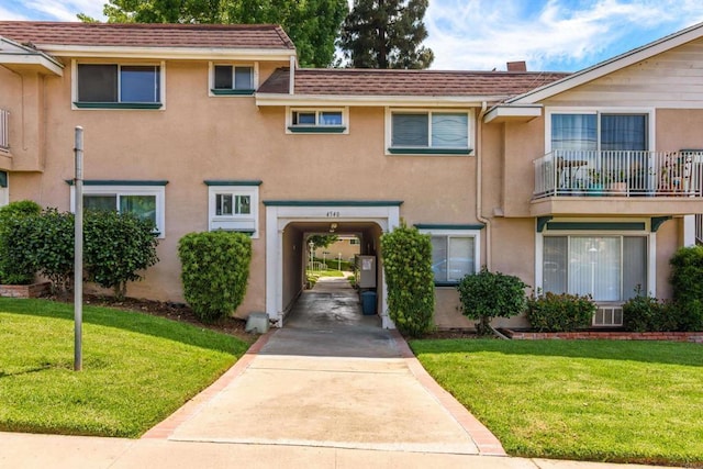 4540 Maple Ave Unit 153, La Mesa, CA 91941 - townhome / multi-family property featuring stucco siding, a front yard, and driveway