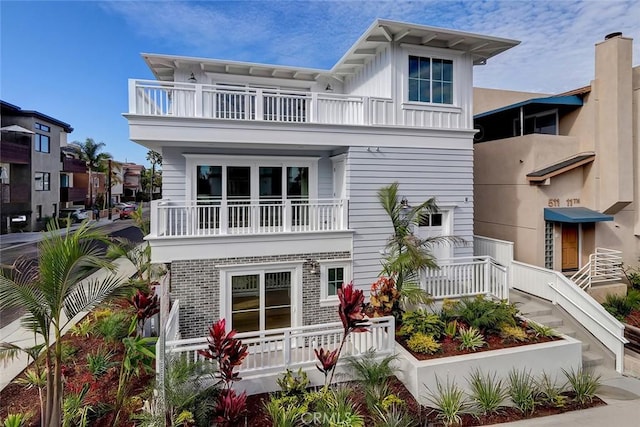 1100 Cypress Ave, Hermosa Beach, CA 90254 - view of front of property featuring a balcony