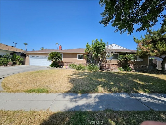 5495 N Callisch Ave, Fresno, CA 93710 - ranch-style house featuring a front yard, stucco siding, a garage, concrete driveway, and a chimney
