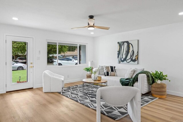 508 Village View Pl, Fallbrook, CA 92028 - living area featuring ceiling fan, plenty of natural light, wood finished floors, and recessed lighting