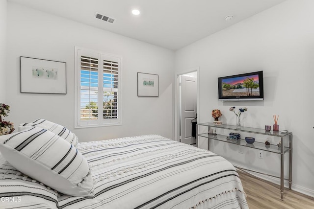 566 Purple Sage Ln, Simi Valley, CA 93065 - bedroom featuring light wood-type flooring and recessed lighting