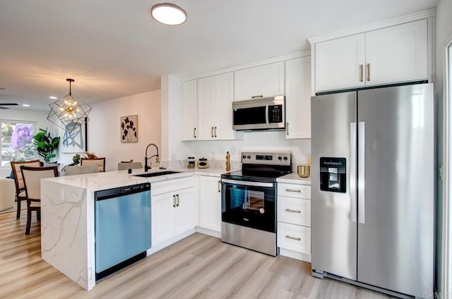 10135 Peaceful Ct, Santee, CA 92071 - kitchen with stainless steel appliances, a peninsula, light wood finished floors, white cabinetry, and recessed lighting