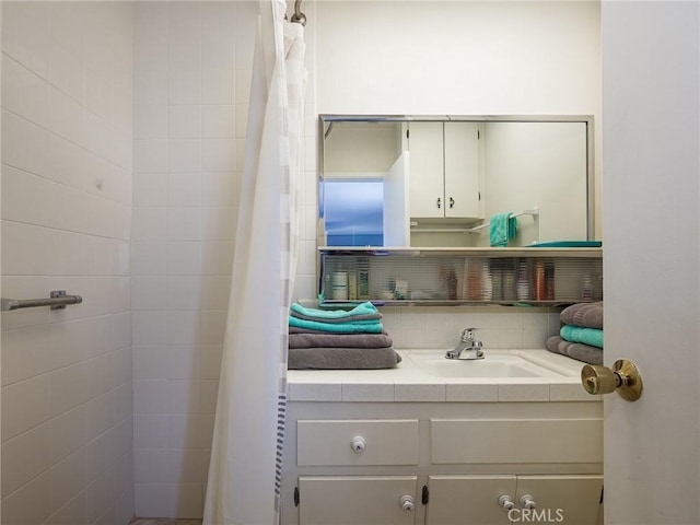 512 Lomita St, El Segundo, CA 90245 - bathroom featuring vanity and a shower with curtain
