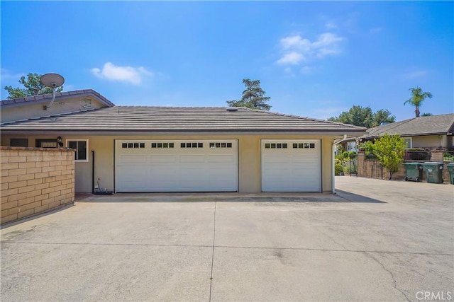 2082 Kaia Ln, Sierra Madre, CA 91024 - garage featuring concrete driveway