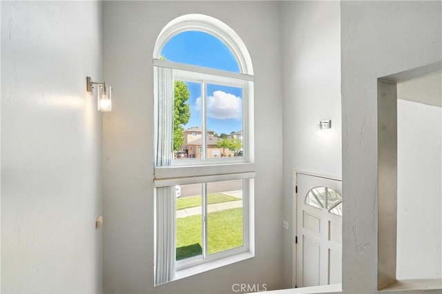 2275 Ximeno Ave, Long Beach, CA 90815 - foyer with healthy amount of natural light