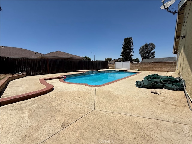 7293 Macy Ct, Riverside, CA 92503 - view of swimming pool featuring a patio area, a fenced backyard, and a pool with connected hot tub