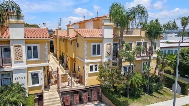 14535 Margate St Unit 13, Sherman Oaks, CA 91411 - view of building exterior featuring a residential view