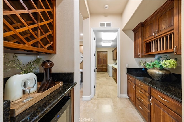 2 Cresta Del Sol, San Clemente, CA 92673 - bar area featuring light tile patterned floors and beverage cooler