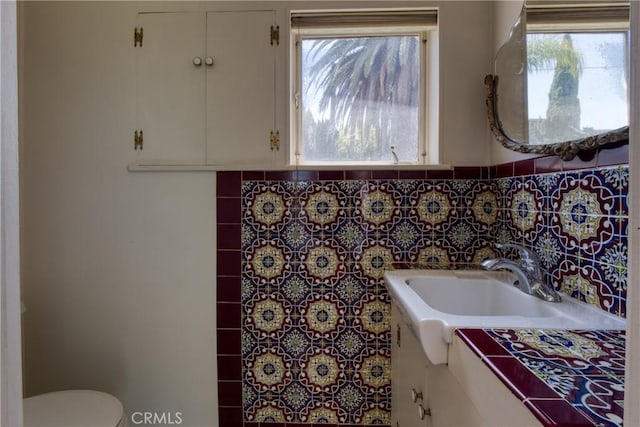 1878 Molino Ave N, Signal Hill, CA 90755 - bathroom with vanity and toilet