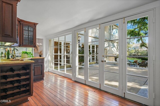 980 El Campo Dr, Pasadena, CA 91107 - entryway featuring bar area, hardwood / wood-style flooring, and beverage cooler