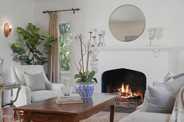 980 El Campo Dr, Pasadena, CA 91107 - living room with a fireplace with flush hearth and wood finished floors