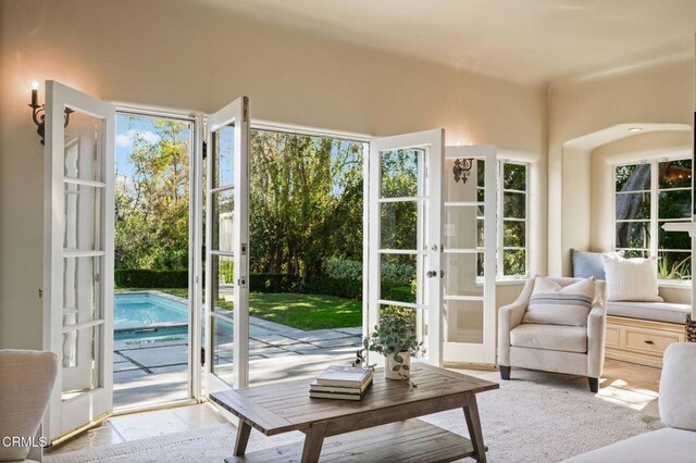 980 El Campo Dr, Pasadena, CA 91107 - living area featuring healthy amount of natural light
