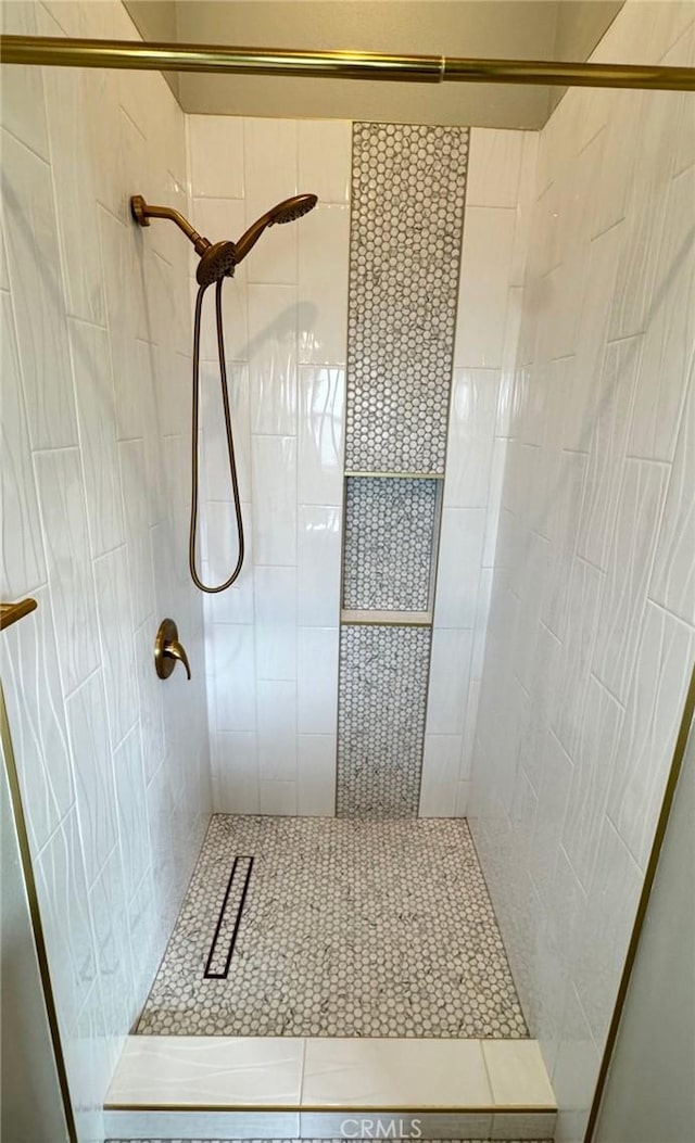 2404 W Oak Ave, Fullerton, CA 92833 - full bath featuring a tile shower