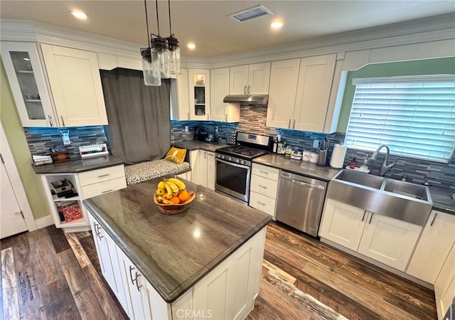 2404 W Oak Ave, Fullerton, CA 92833 - kitchen featuring stainless steel appliances, under cabinet range hood, dark countertops, backsplash, and recessed lighting