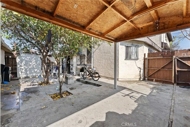 2005 Magnolia Ave, Los Angeles, CA 90007 - view of patio / terrace with a gate